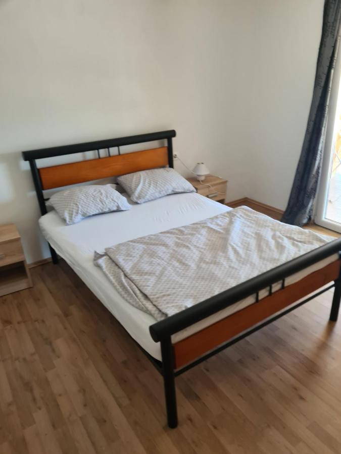 Apartman Senka Rogotin Apartment Екстериор снимка
