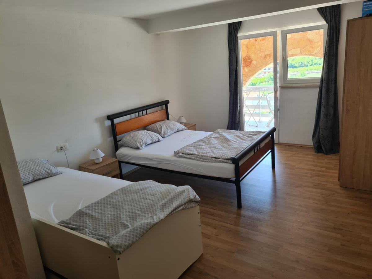 Apartman Senka Rogotin Apartment Екстериор снимка